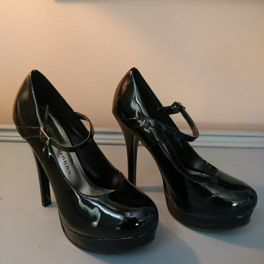 Chinese Laundry Black Heels
